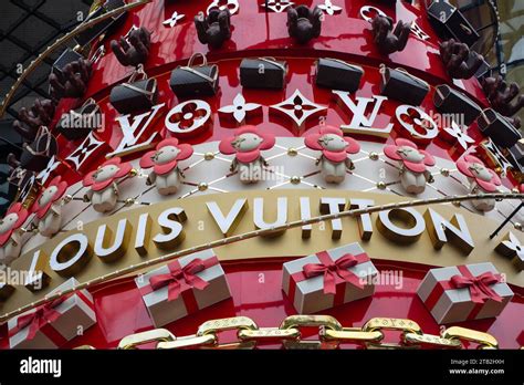 louis vuitton albero di natale|albero di natale innevato.